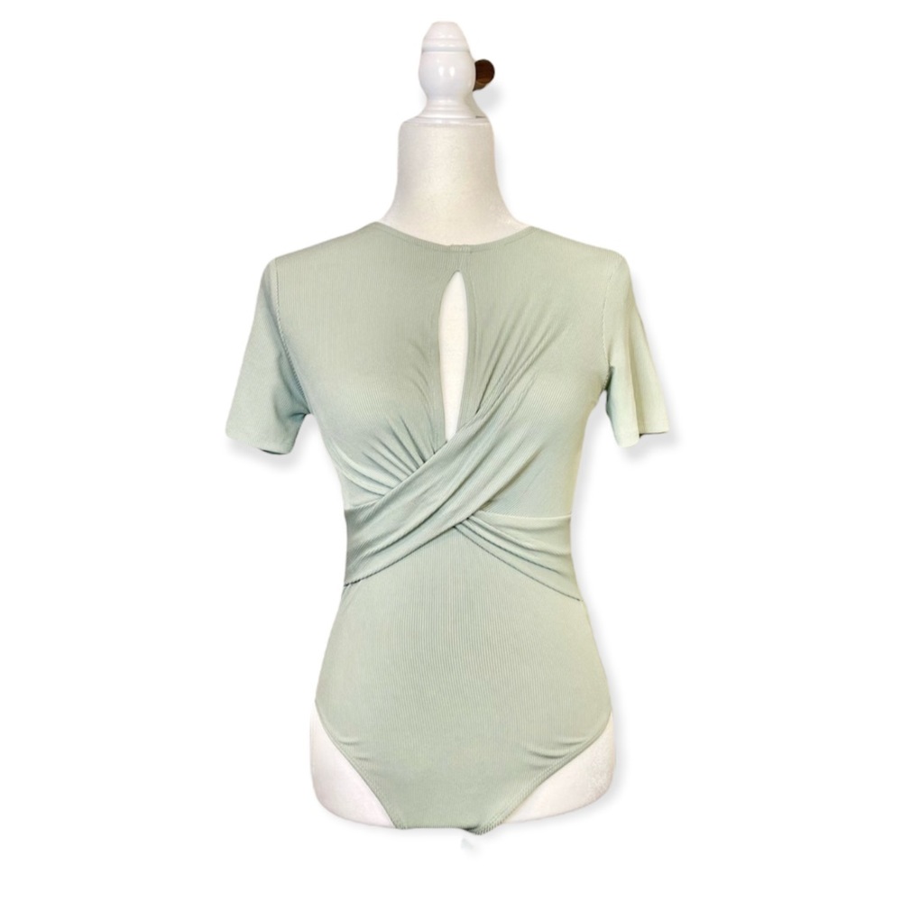 Forever 21 Ribbed Twisted Keyhole Bodysuit, EUC; Small